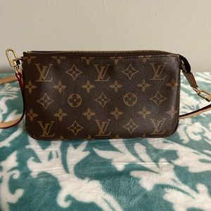COPY - Beautiful Louis Vuitton Pochette Accessory.
